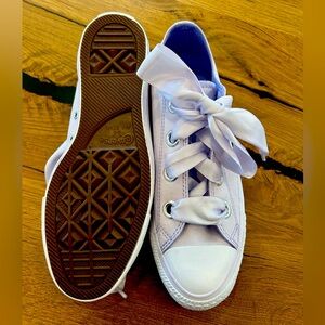 Brand new never worn lilac converse with ribbon laces women size 10